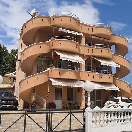 Apartments Montenegrina Ulcinj Exterior photo