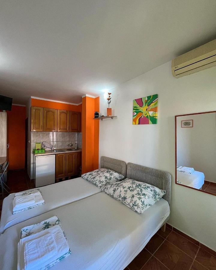 Apartments Montenegrina Ulcinj Exterior photo