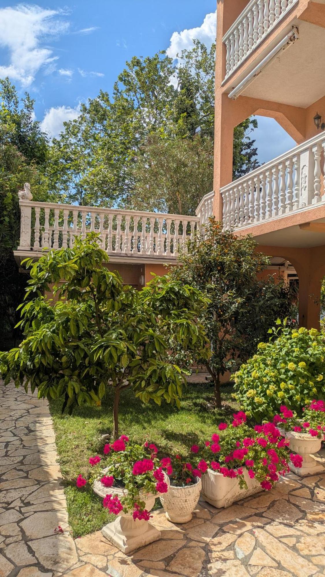 Apartments Montenegrina Ulcinj Exterior photo
